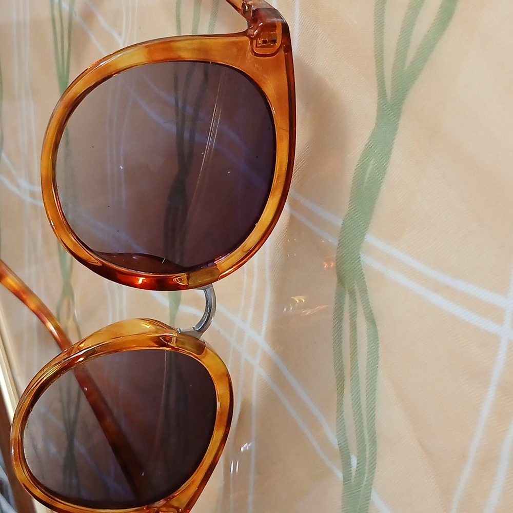 Woman's sunglasses
